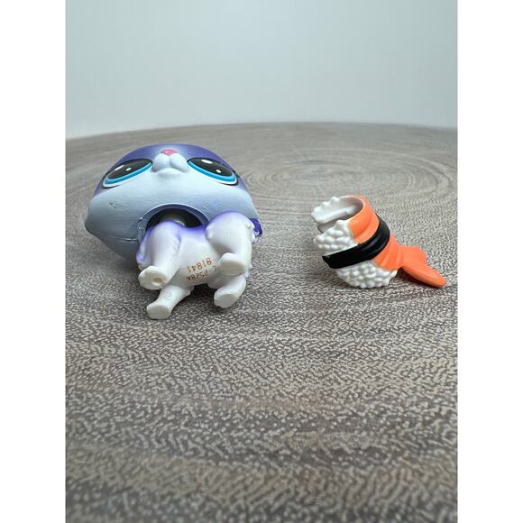Littlest Pet Shop Sushiko Catson (#3-74) Blue Eyes Hungry Pets - Picture 6 of 6